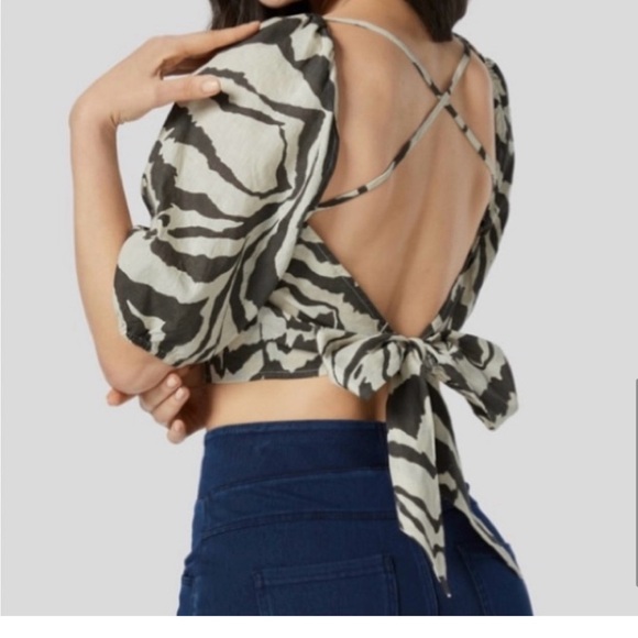 Never Worn HALARA Zebra Print Backless Tie-Back Crop Top - Picture 4 of 6